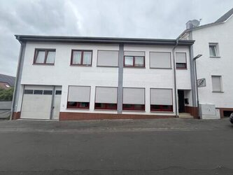 Verkaufsfläche + Halle zu vermieten