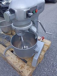 Hobart A200 mit drei Kessel - Planetenrührmaschine