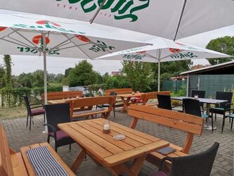 Gaststätte mit Biergarten , komplett mit Inventar