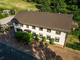 Attraktive Pension mit 16.000 qm Grund im Weserbergland!