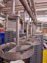 Hängegestelle für Rohrbahn