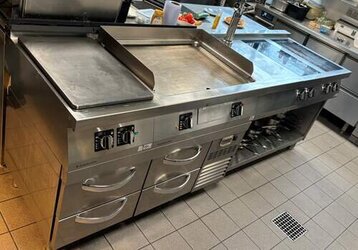 Hochwertiger Küchenblock für Gastronomieküche