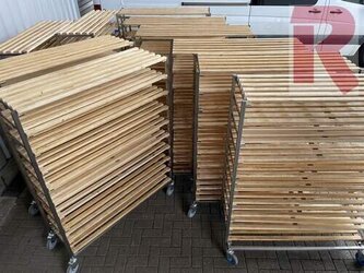 Ausbackwagen mit je 10 Holz- bzw. Aluauflagen