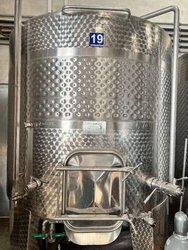 Edelstahltanks 3 x 3500 ltr. + 1 x 4500 ltr.