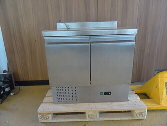 Diverse Edelstahlmöbel