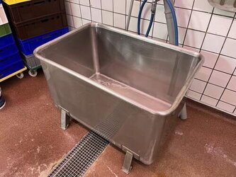 Edelstahl-Transportbehälter mit Ablauf