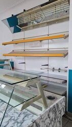 Bäckerei Verkaufstheke mit Brotregal