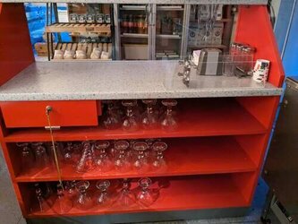 Schrank für Eisbecher-Vorbereitung mit Kassenfach