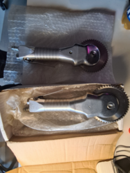 zwei pneumatische Enthäuter von EFA