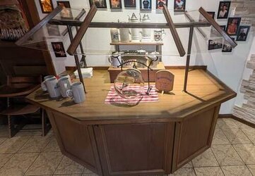 Bufett mit Spuckschutz