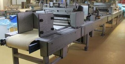 Flachwaffelanlage mit Kremstreichanlage