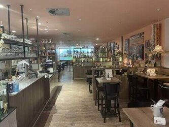 Tische Bänke Stühle für Restauranteinrichtung