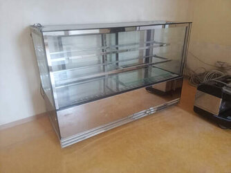 Kühl- und Kuchenvitrine von GGMGastro