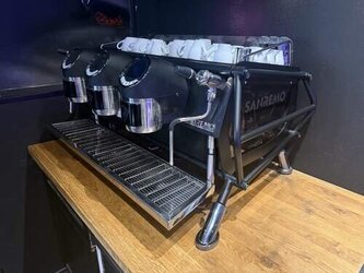 Kaffeemaschine Sanremo Racer Naked 3-Gruppen Siebträger schwarz